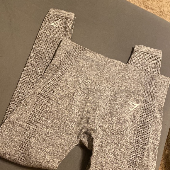 Gray gymshark seamless leggings - Picture 2 of 2